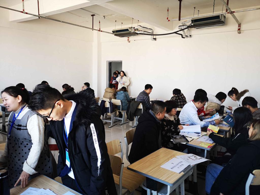 学院招聘会_职业学院 招聘会(2)