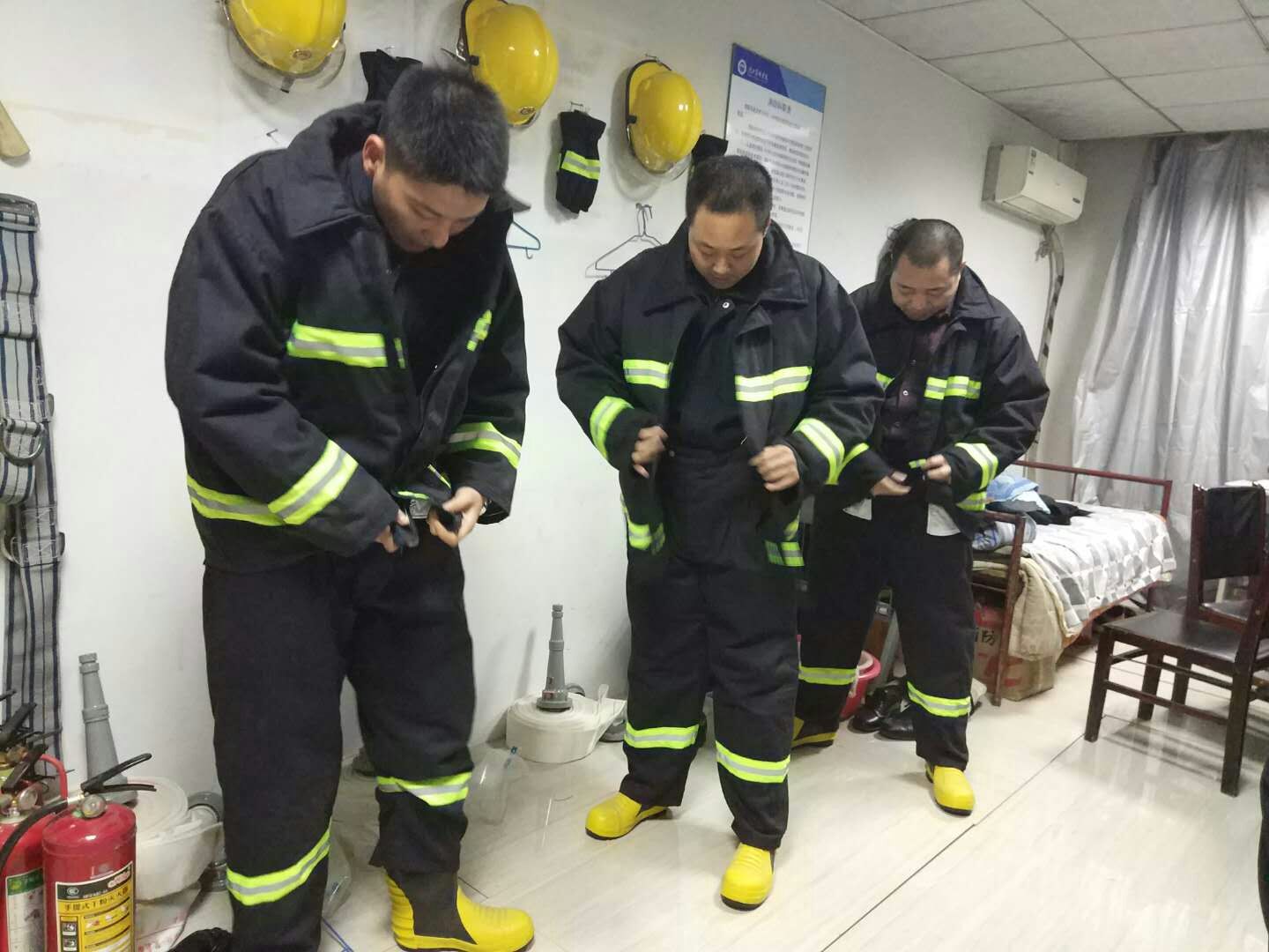 穿戴防护服