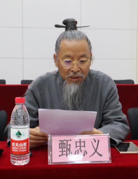 校长甄忠义致欢迎辞,对北京蓝墨云教学大数据研究院的大力支持表示